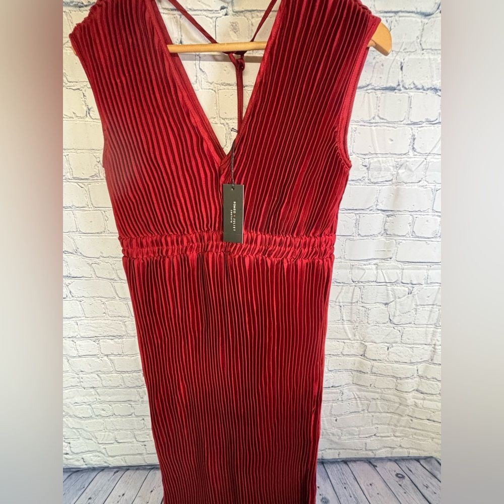 NWT Romeo + Juliet Classic Ruby Red Pleated Formal Evening Chic Midi Dress Small